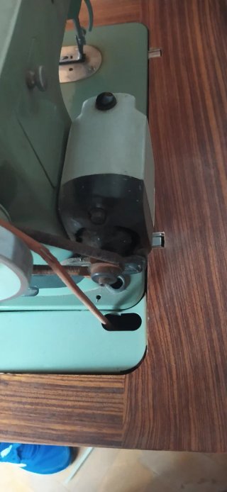Máquina de coser Alfa antigua