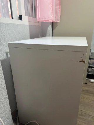 Escritorio blanco IKEA MICKE 73x50 cm.