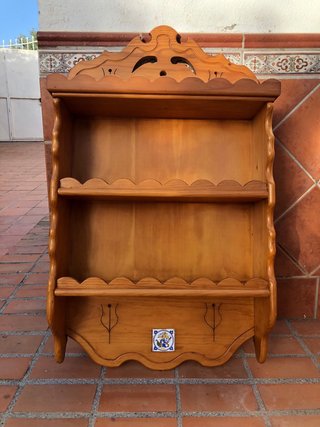 Estantería de madera provenzal
