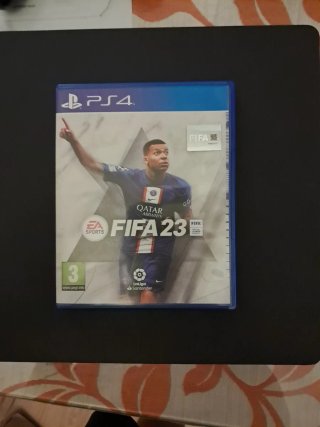 PS4 Slim con 2 mandos y 3 juegos