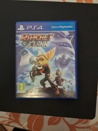 PS4 Slim con 2 mandos y 3 juegos