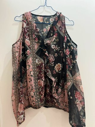 Blusa Stradivarius floral manga larga