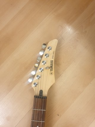 Guitarra Yamaha ERG-121 + Ampli Vox Pathfinder