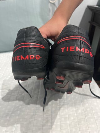 Botas de fútbol Nike Tiempo Negras Rojas