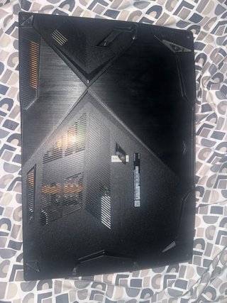 Portátil Gamer MSI Y Monitor gamer
