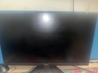 Portátil Gamer MSI Y Monitor gamer