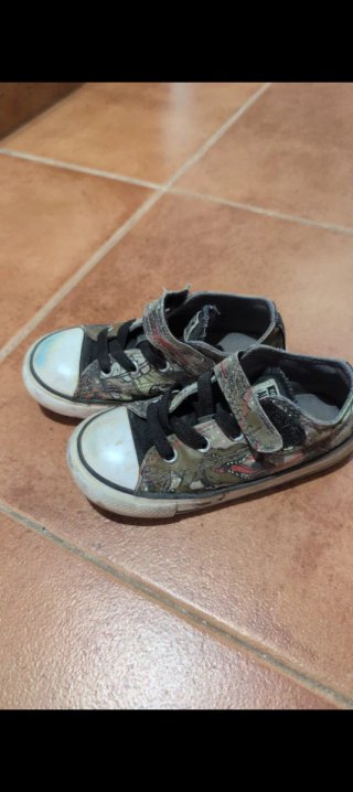 Zapatillas niño cocodrilo velcro
