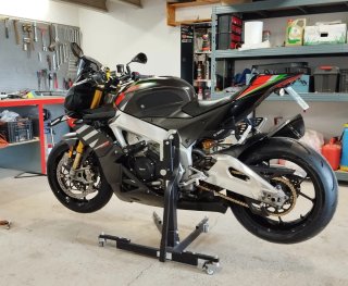 Aprilia Tuono V4 Factory 2020