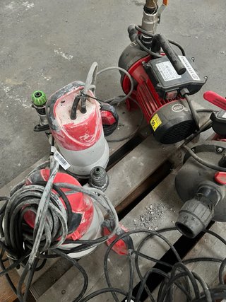 Lote bombas y motores de agua