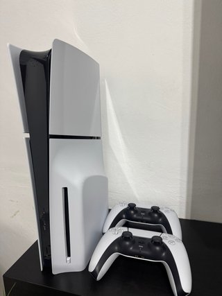 Playstation 5 Slim + 2 Mandos