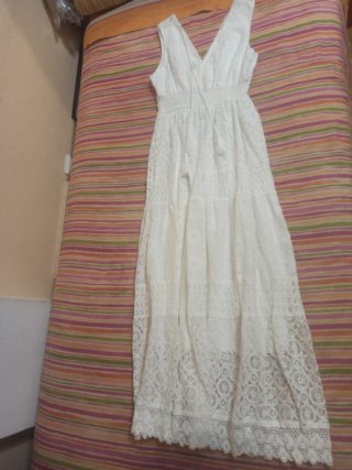 Vestido largo blanco escote dorado