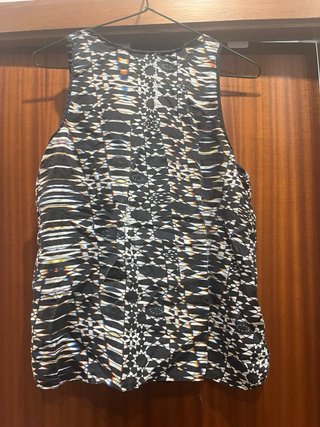 Blusa sin mangas estampada
