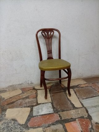 Sillas antiguas estilo modernista