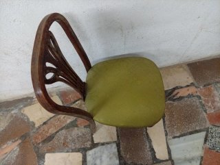 Sillas antiguas estilo modernista