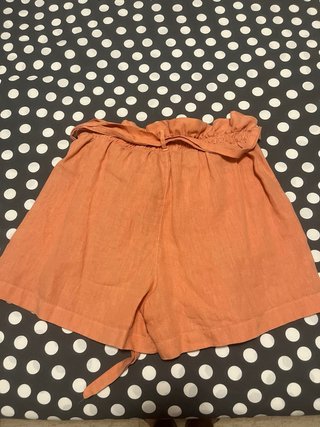 Bermudas de lino color salmón