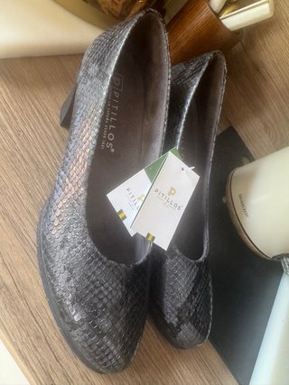 Zapato salón PITILLOS tacón ancho suela mullida.