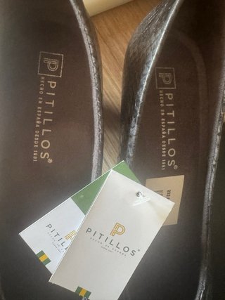 Zapato salón PITILLOS tacón ancho suela mullida.