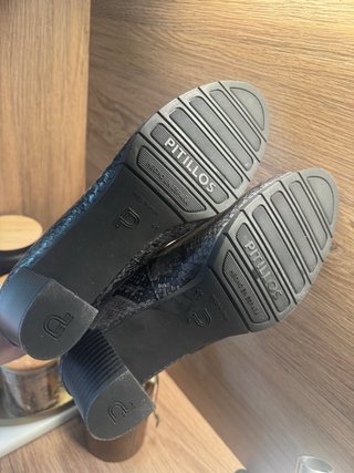 Zapato salón PITILLOS tacón ancho suela mullida.