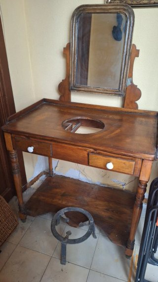 Tocador antiguo madera con palangana