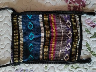 Bolso étnico con tejido multicolor