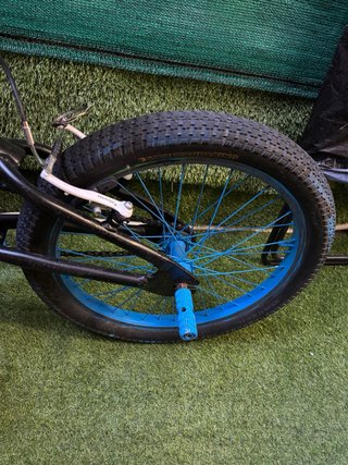 Bicicleta BMX Negra y Roja