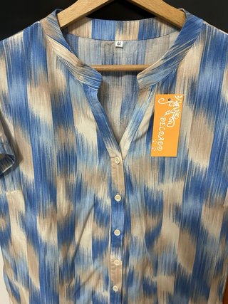 Camisa estampada beige y azul Talla 44