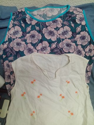 2 blusas floreadas XXL