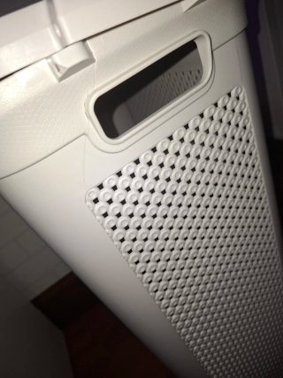 Cesta de ropa sucia de mimbre y plástico
