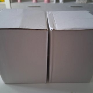 Recipiente para miel de cristal y madera