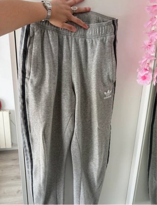 Pantalón chándal Adidas gris