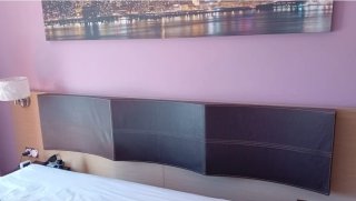 Cabezal para la cama ,  de cuero marrón