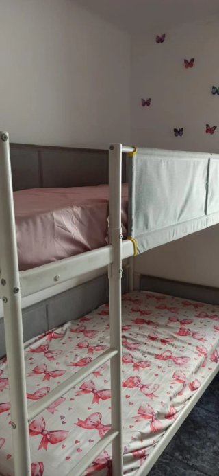 Cama infantil con barrera de seguridad