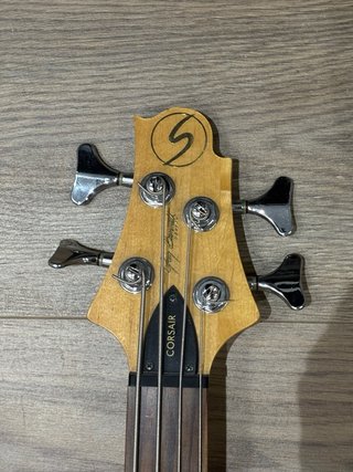 Bajo Corsair