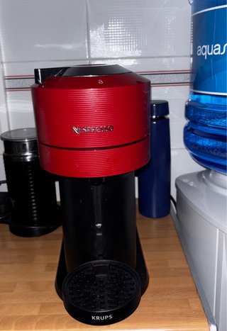 Cafetera Nespresso Vertuo Roja