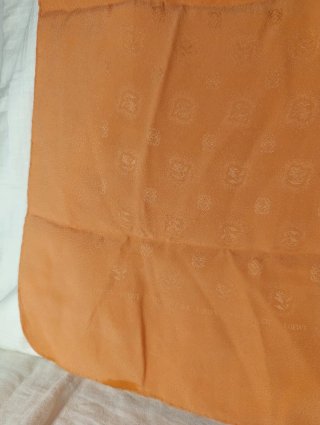 PAÑUELO LOEWE DE SEDA SALMÓN