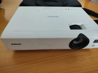 Proyector Sony con mando y bolsa