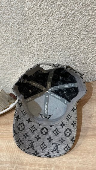 Gorra Louis Vuitton Monogram Gris Negra