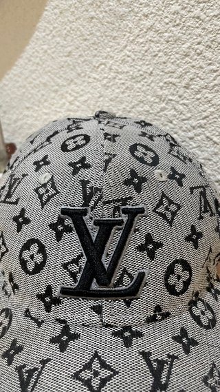 Gorra Louis Vuitton Monogram Gris Negra