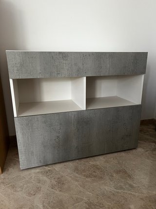 Mueble con puerta abatible gris y blanco