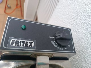 Freidora eléctrica.