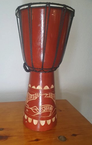 Tambor Djembe Rojo Tallado