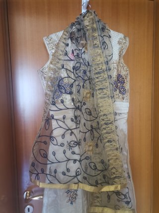 Abito tradizionale asiatico beige/oro  tg. L