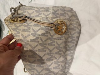 Bolso Michael Kors Beige y Dorado