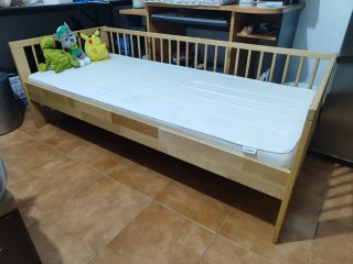 Cama infantil Ikea madera + colchón