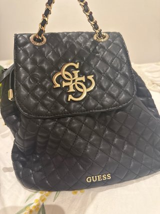 Mochila Guess negra acolchada