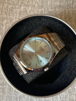 Reloj Casio MTP Plateado y Dial Azul Claro