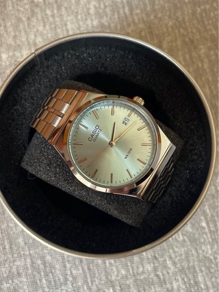 Reloj Casio MTP Plateado y Dial Azul Claro
