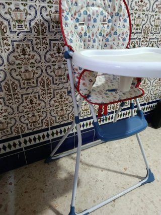 Trona de bebé con funda estampada