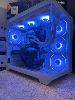 RYZEN 7 9800X3D / RTX 5080 / SSD 2TB / 32GB RAM