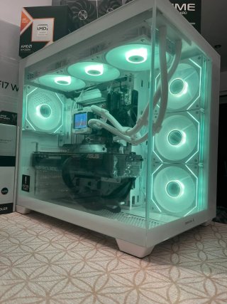 RYZEN 7 9800X3D / RTX 5080 / SSD 2TB / 32GB RAM